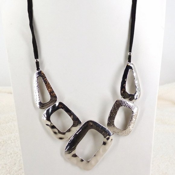 Hammered Silver Tone Necklace Bib Erica Lyons Geometric Orig $32 NWT 18"- 21" - Picture 2 of 6